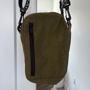 BAGGU Sport Crossbody Bag in Kelp